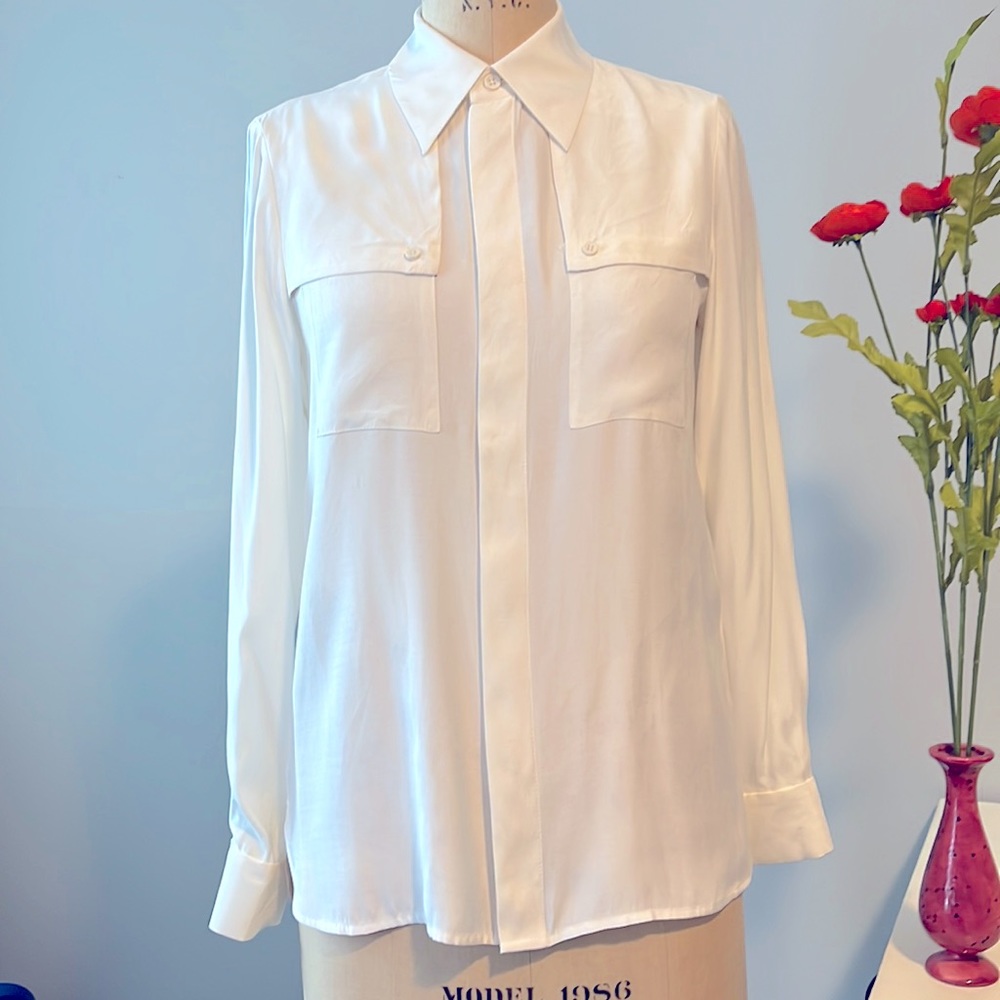 Gorgeous Kate Spade Saturday blouse with unique front pocket design